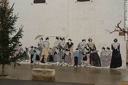 Mural en la Place des Remparts - Región Provenza-Alpes-Costa Azul - FRANCIA. Foto No. 30043
