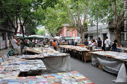 Tristan Narvaja market fair - Department of Montevideo - URUGUAY. Photo #31098