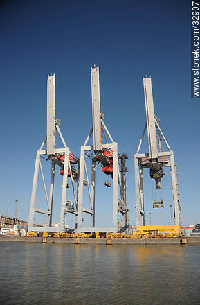 Port of Montevideo - Department of Montevideo - URUGUAY. Photo #32907