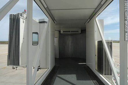 Jetway of the new Carrasco airport, 2009. - Department of Canelones - URUGUAY. Photo #33207