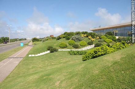 Edificio Acqua sobre playa Brava - Punta del Este y balnearios cercanos - URUGUAY. Foto No. 34032