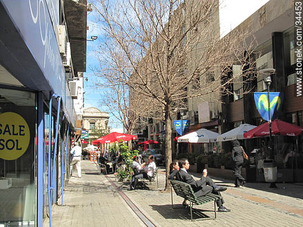 Bacacay pedestrian street. - Department of Montevideo - URUGUAY. Photo #34453