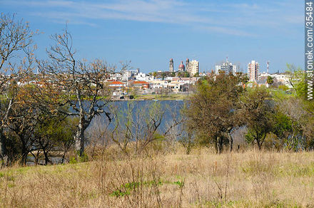 Río Negro y ciudad de Mercedes desde Los Arrayanes - Departamento de Río Negro - URUGUAY. Foto No. 35484