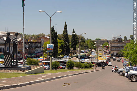 Avenida Treinta y Tres Orientales - Departamento de Rivera - URUGUAY. Foto No. 36048