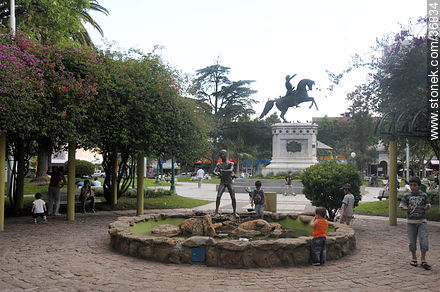Plaza 25 de Mayo - Departamento de Salto - URUGUAY. Foto No. 36834