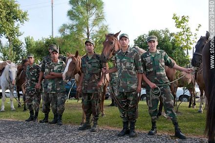 Uruguayan army backup soldiers - Tacuarembo - URUGUAY. Photo #39480