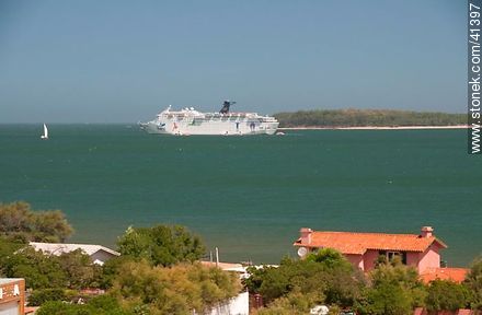 Crucero en Playa Mansa frente a la isla Gorriti - Punta del Este y balnearios cercanos - URUGUAY. Foto No. 41397