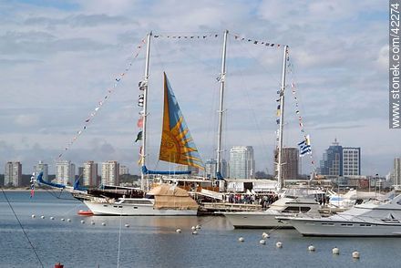 Buque escuela Capitán Miranda en el Puerto de Punta del Este - Punta del Este y balnearios cercanos - URUGUAY. Foto No. 42274