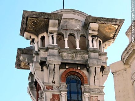 Esquina de Cerrito y Bartolomé Mitre - Departamento de Montevideo - URUGUAY. Foto No. 42556