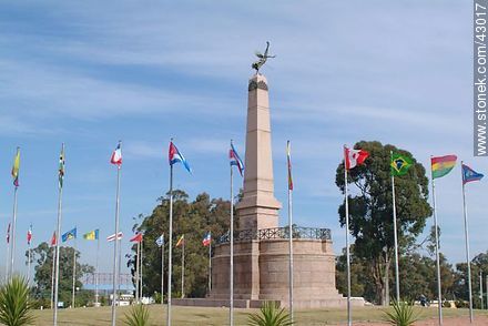 Obelisco de Las Piedras - Departamento de Canelones - URUGUAY. Foto No. 43017