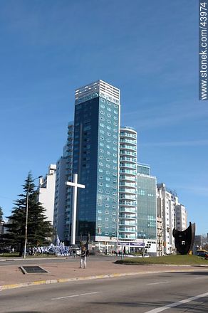 Torre del Congreso en Haedo y Bulevar Artigas - Departamento de Montevideo - URUGUAY. Foto No. 43974