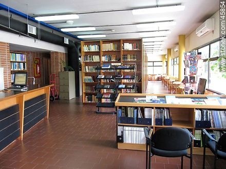 Library of the Faculty of Science - Department of Montevideo - URUGUAY. Photo #45854