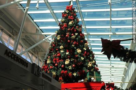 Christmass in Montevideo Shopping Center - Department of Montevideo - URUGUAY. Photo #45774