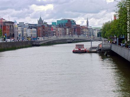 Río Liffey que cruza Dublín - ireland - ISLAS BRITÁNICAS. Foto No. 48773