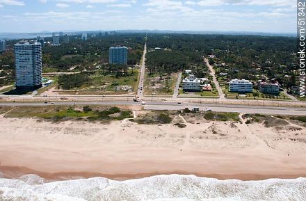 Rambla Batlle Pacheco, Playa Brava. Av. del Mar. Calles Coimbra y San Sebastián. - Punta del Este y balnearios cercanos - URUGUAY. Foto No. 51342