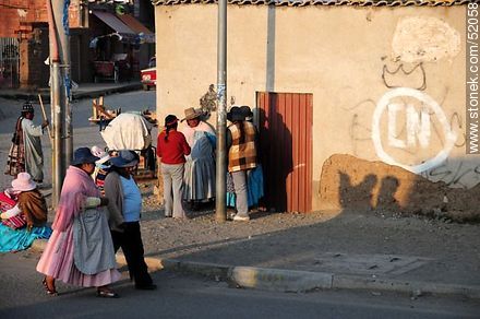 El Alto. Conversaciones de la tarde. - Bolivia - Otros AMÉRICA del SUR. Foto No. 52058