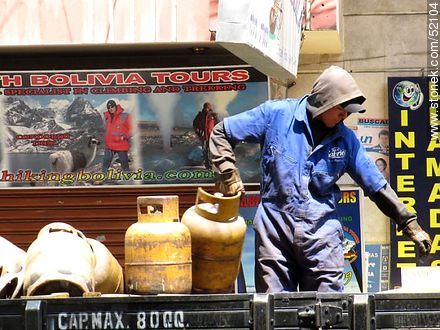 Distribution of gas cylinders - Bolivia - Others in SOUTH AMERICA. Photo #52104