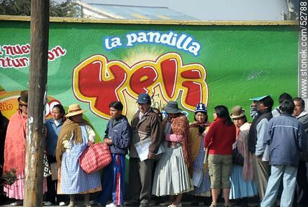 Line of people - Bolivia - Others in SOUTH AMERICA. Photo #52788