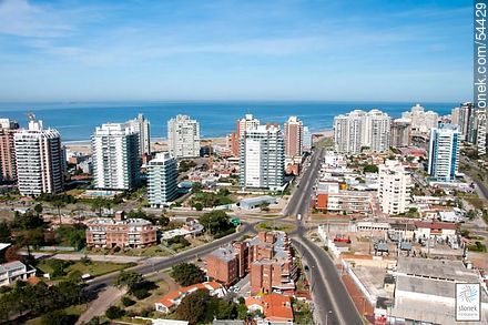 Rotonda de las avenidas Chiverta, Italia y Francia - Punta del Este y balnearios cercanos - URUGUAY. Foto No. 54429