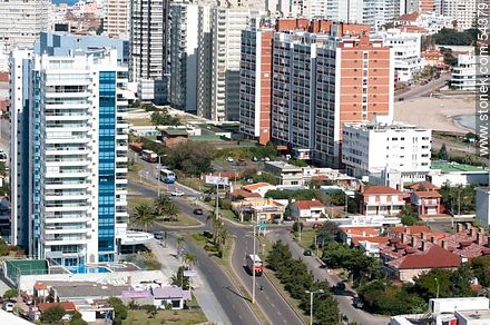 Intersección de las avenidas Chiverta y Artigas - Punta del Este y balnearios cercanos - URUGUAY. Foto No. 54379