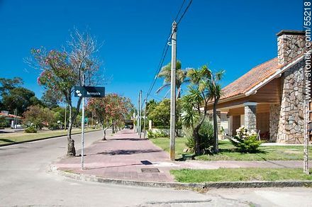 Calle Reconquista y la Av. Artigas - Departamento de Maldonado - URUGUAY. Foto No. 55218