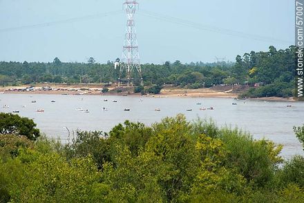 Actividades náuticas aguas abajo en el río Uruguay - Departamento de Salto - URUGUAY. Foto No. 57007