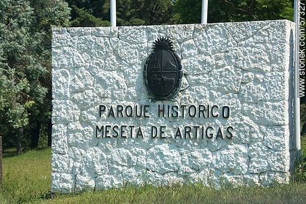 Entrada al Parque Histórico Meseta de Artigas - Departamento de Paysandú - URUGUAY. Foto No. 57327