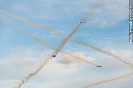 Aerobatics flight formation of the Brazilian Fumaça Escuadrilha Squadron with Embraer EMB 312 Tucano airplanes - Department of Montevideo - URUGUAY. Photo #57526