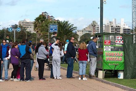 Line of people waiting for buying tortas fritas - Department of Montevideo - URUGUAY. Photo #57722