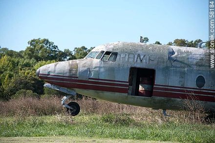 Viejo avión Fokker abandonado en Melilla - Departamento de Montevideo - URUGUAY. Foto No. 58184