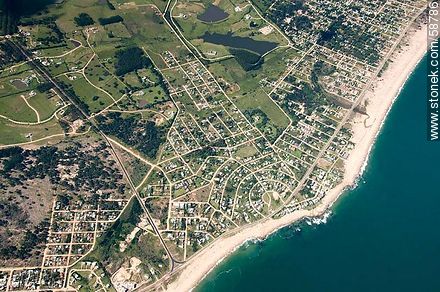 Vista aérea del balneario El Chorro y Punta Piedras. Ruta 104 - Punta del Este y balnearios cercanos - URUGUAY. Foto No. 58786