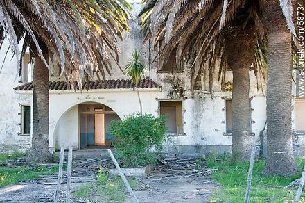 Casa abandonada en el camino de acceso al Aeroclub de Rocha - Departamento de Rocha - URUGUAY. Foto No. 58734