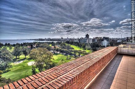 Vista del Club de Golf y Montevideo desde la azotea de un edificio de Bulevar Artigas - Rango Dinámico Ampliado - FOTOGRAFÍA DIGITAL. Foto No. 60053