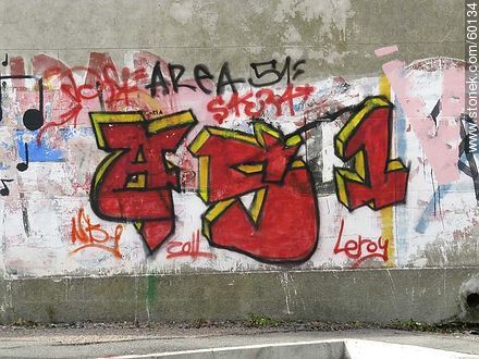 Grafiti en muro de Cementerio en el Buceo - Departamento de Montevideo - URUGUAY. Foto No. 60134