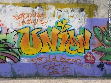 Grafiti en muro de Cementerio en el Buceo - Departamento de Montevideo - URUGUAY. Foto No. 60125