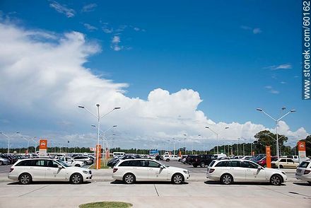 Taxis del Aeropuerto Carrasco - Departamento de Canelones - URUGUAY. Foto No. 60162