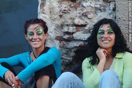 Simpáticas chicas que van a desfilar - Departamento de Montevideo - URUGUAY. Foto No. 60582