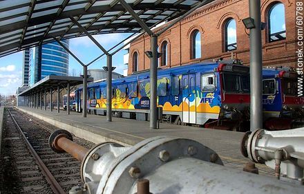 Andén de la Estación Central con trenes suecos - Departamento de Montevideo - URUGUAY. Foto No. 60788