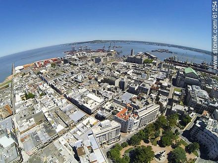 Foto aérea de la Plaza Zabala. Calle Washington - Departamento de Montevideo - URUGUAY. Foto No. 61254