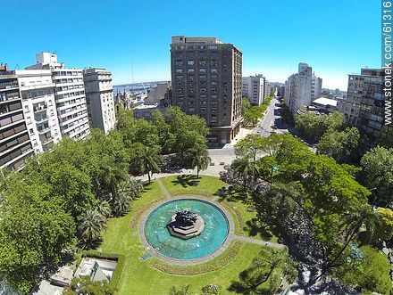 Foto aérea de la Plaza Fabini y la Av. del Libertador - Departamento de Montevideo - URUGUAY. Foto No. 61316