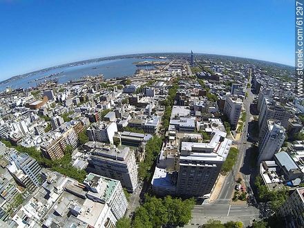 Foto aérea de la esquina de la calle Colonia y la Av. del Libertador - Departamento de Montevideo - URUGUAY. Foto No. 61297