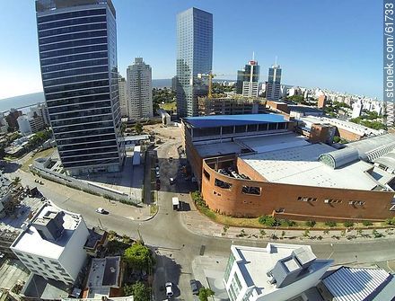 Streets Tte. Gral. Pablo Galarza and Dr. Luis Bonavita. Montevideo Shopping Center - Department of Montevideo - URUGUAY. Photo #61733