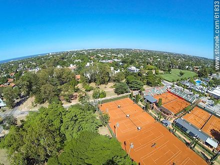 Foto aérea de las canchas de tenis del Carrasco Lawn - Departamento de Montevideo - URUGUAY. Foto No. 61833