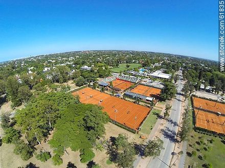 Foto aérea de las canchas de tenis del Carrasco Lawn - Departamento de Montevideo - URUGUAY. Foto No. 61835