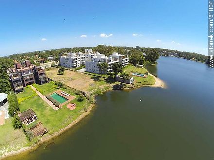 Vista aérea de un lago de Carrasco - Departamento de Canelones - URUGUAY. Foto No. 61804