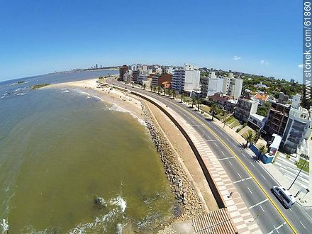 Foto aérea de la rambla O'Higgins y Estrázulas - Departamento de Montevideo - URUGUAY. Foto No. 61860