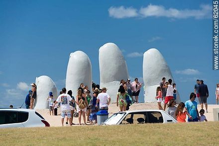 Crowd on the fingers of La Mano in Playa Brava - Punta del Este and its near resorts - URUGUAY. Photo #62045