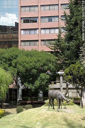 Esculturas de llamas en Plaza Bolivia - Bolivia - Otros AMÉRICA del SUR. Foto No. 62718