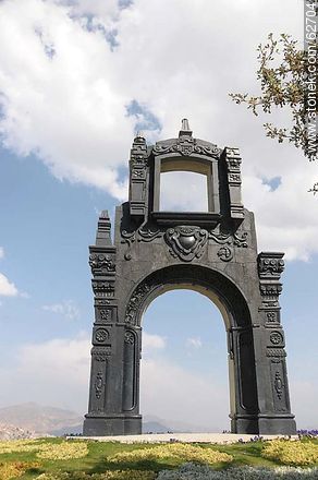 Lookout Killi Killi in Villa Pabon. Citadel shapede monument - Bolivia - Others in SOUTH AMERICA. Photo #62704