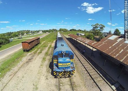 Foto aérea de una locomotora de AFE en la Estación Durazno - Departamento de Durazno - URUGUAY. Foto No. 63394